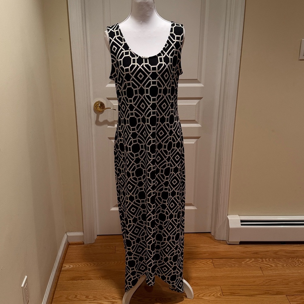 Nina Leonard Black and White Patterned Maxi Dress high low design